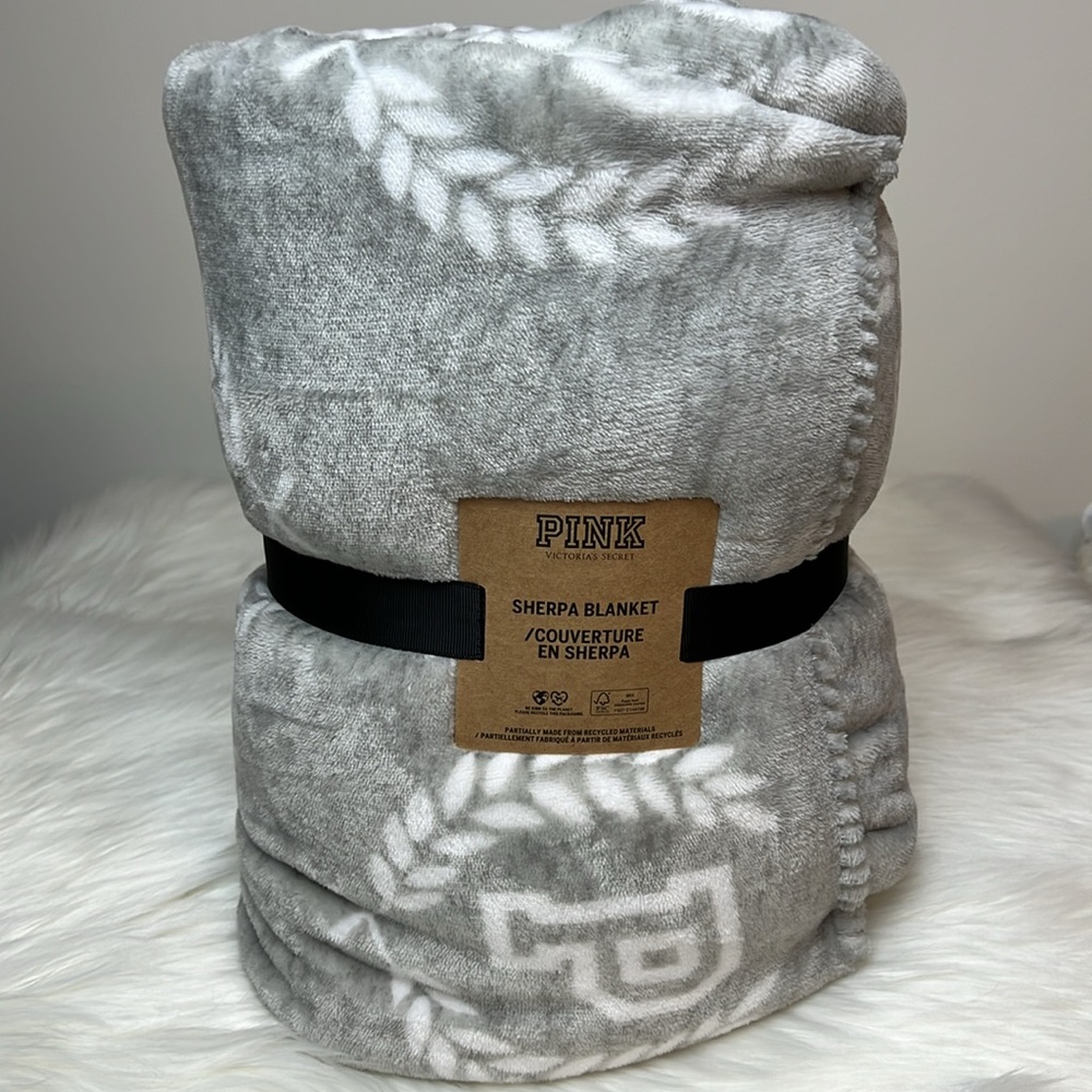 NWT PINK Victoria’s Secret Sherpa Plush Fleece Blanket Gray & White 50” x 60”